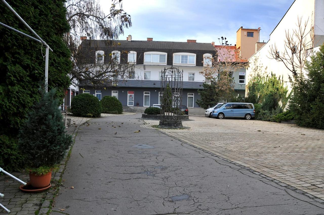 Apartmany Mojzitov Dvor Lučenec المظهر الخارجي الصورة
